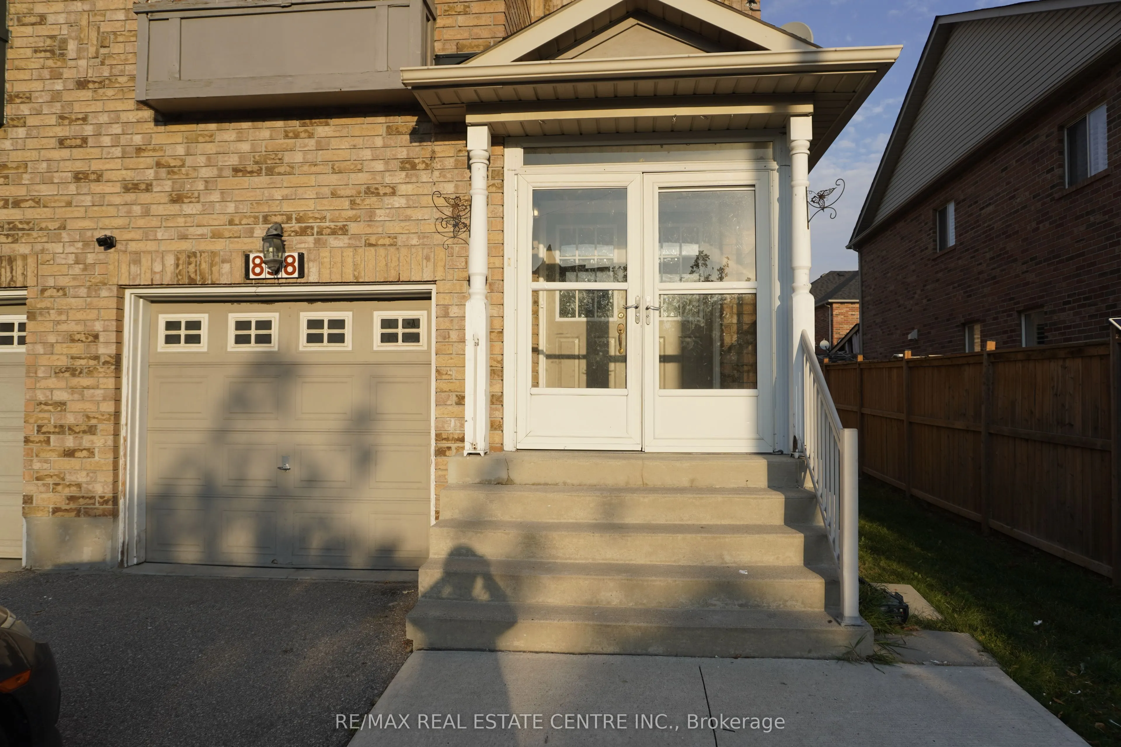 858 Bethany Crescent