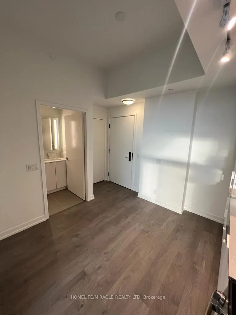 270 Dufferin Street #914