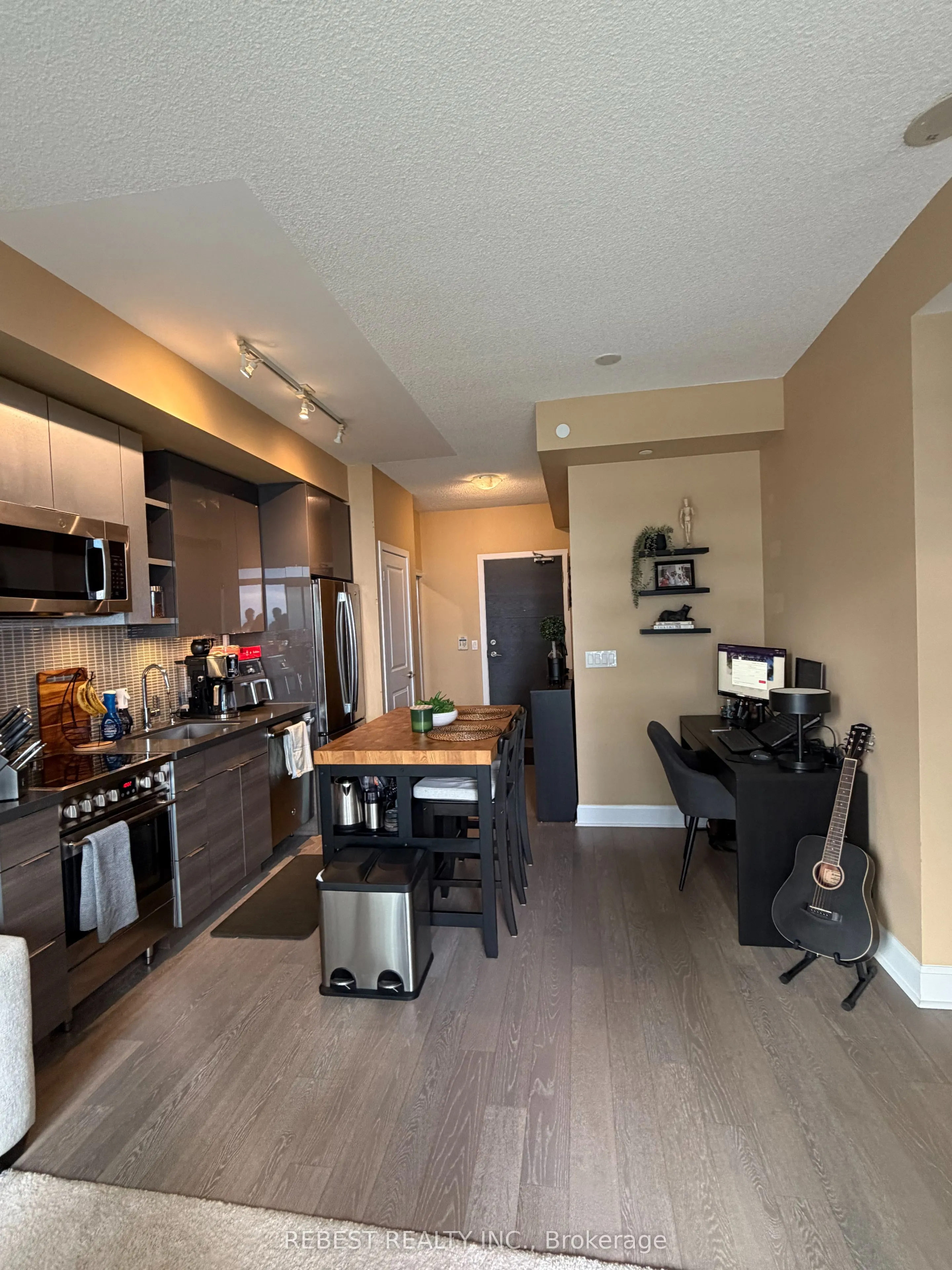 33 Shore Breeze Drive #3302