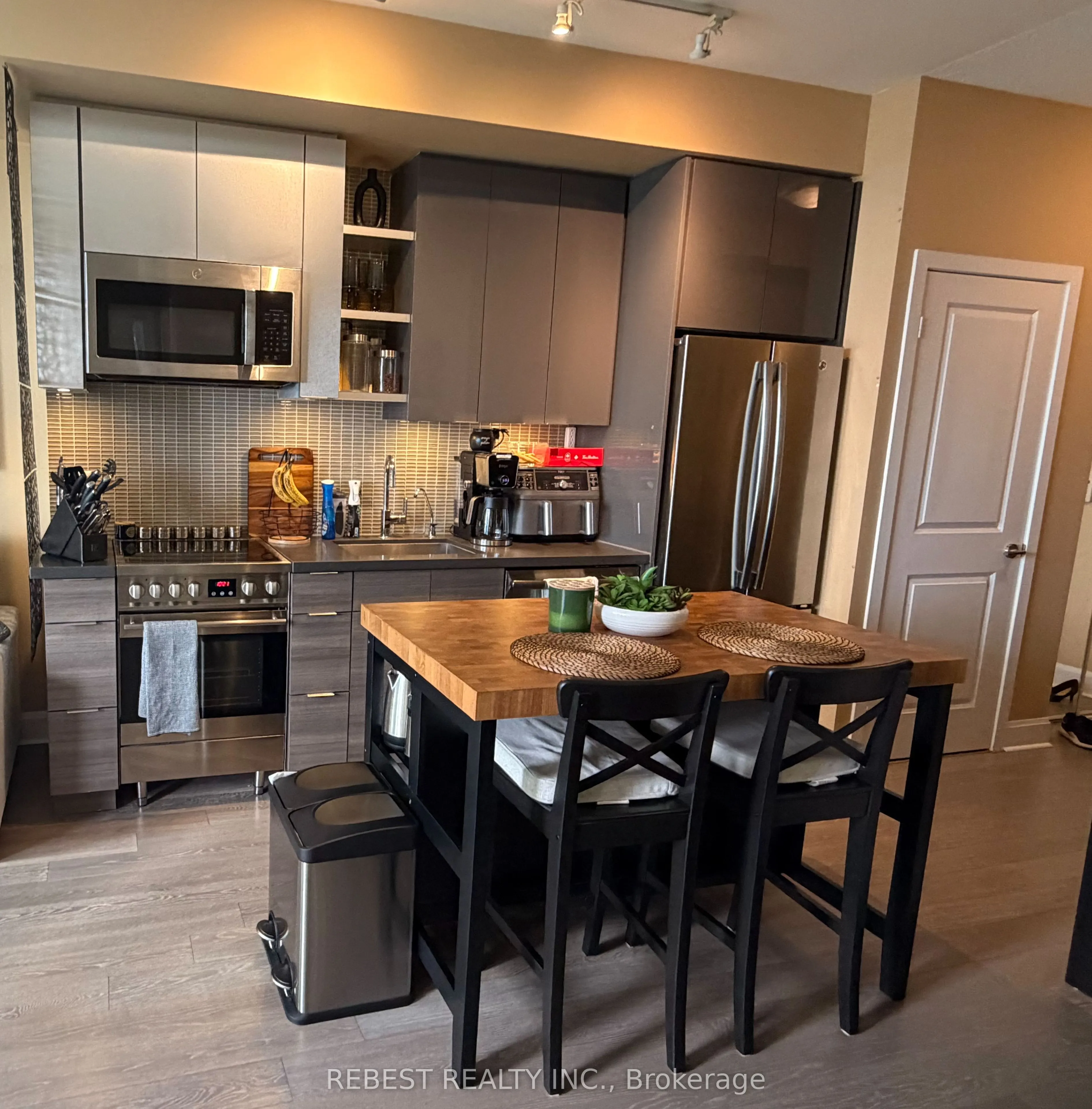 33 Shore Breeze Drive #3302