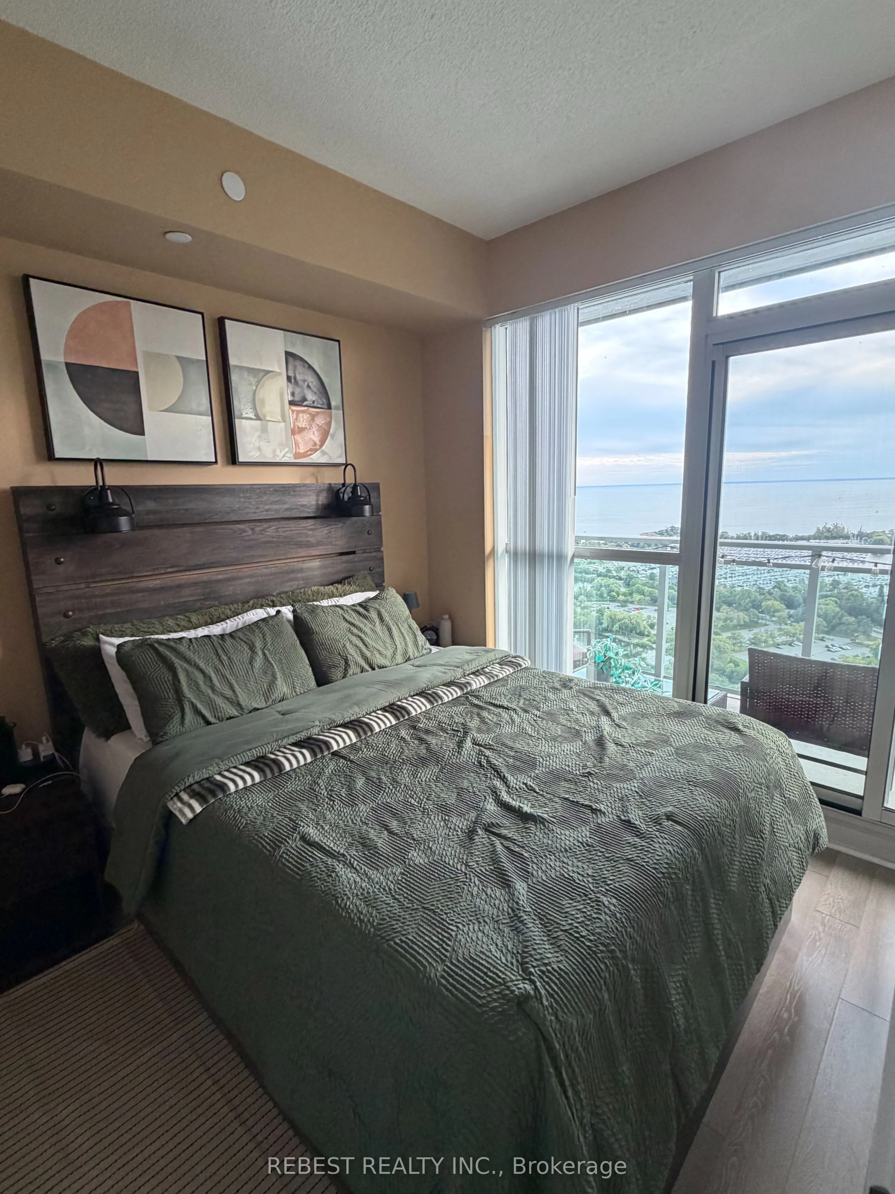33 Shore Breeze Drive #3302