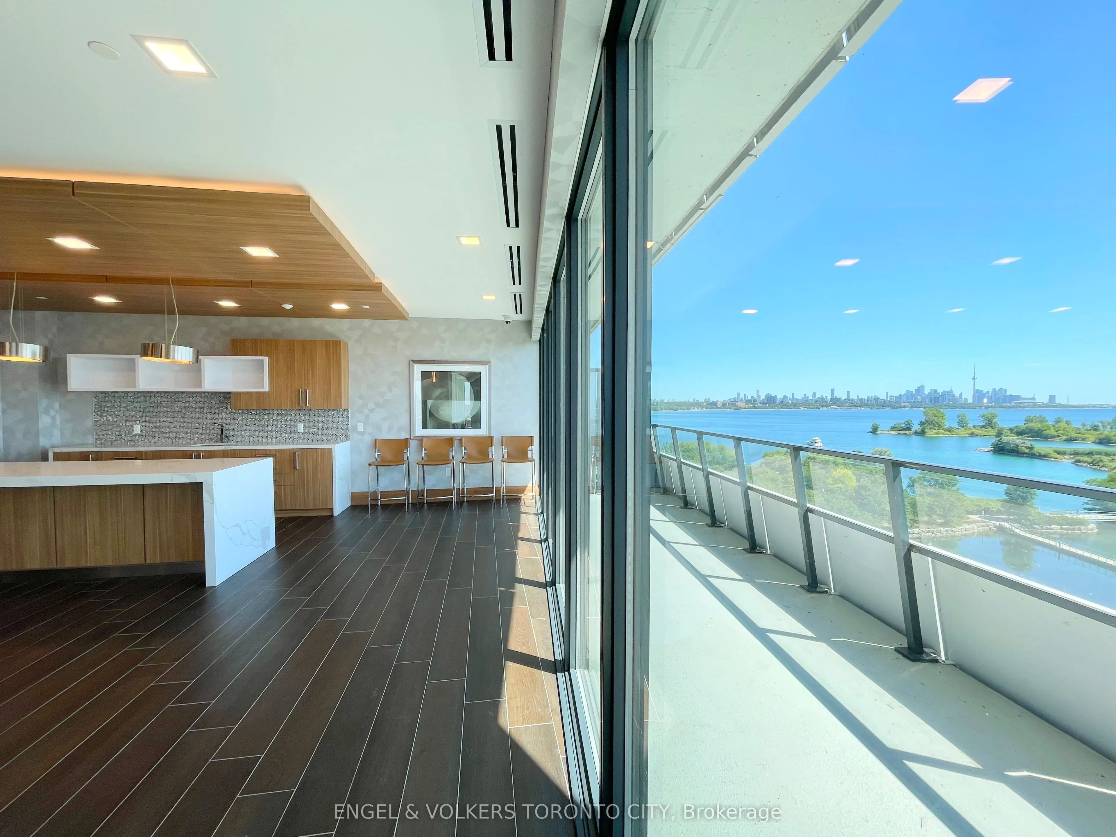 30 Shore Breeze Drive #2118