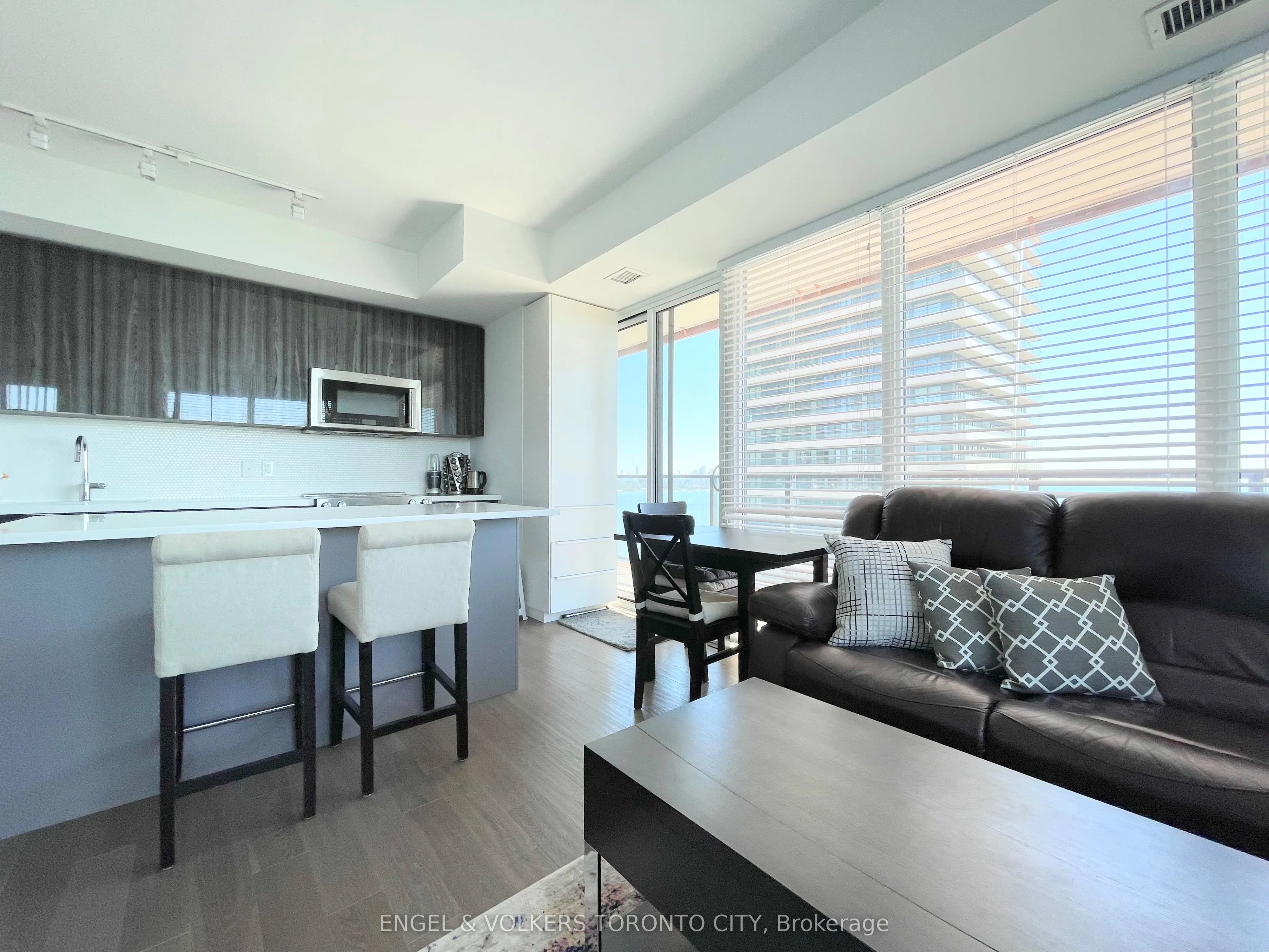 30 Shore Breeze Drive #2118