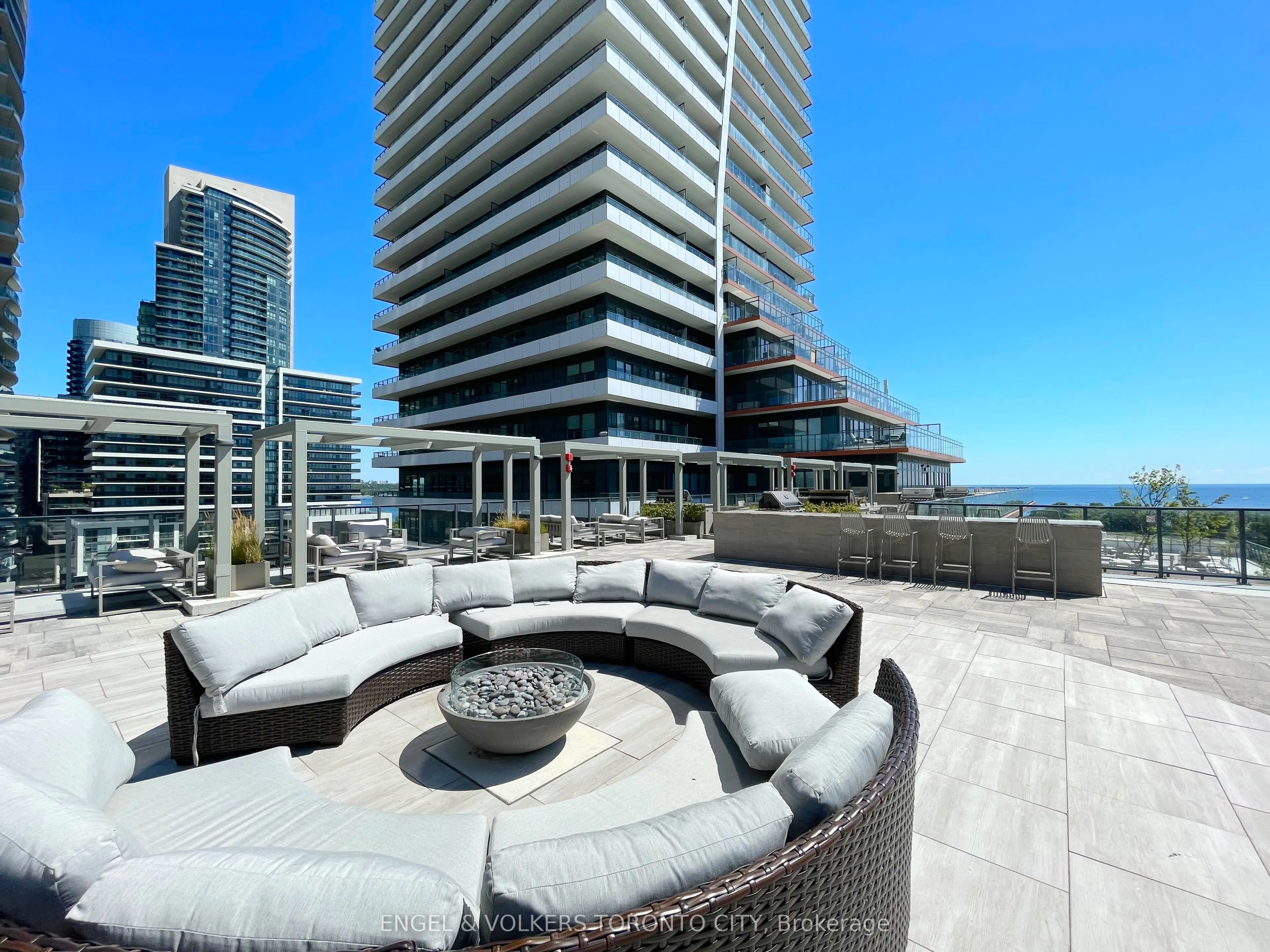 30 Shore Breeze Drive #2118