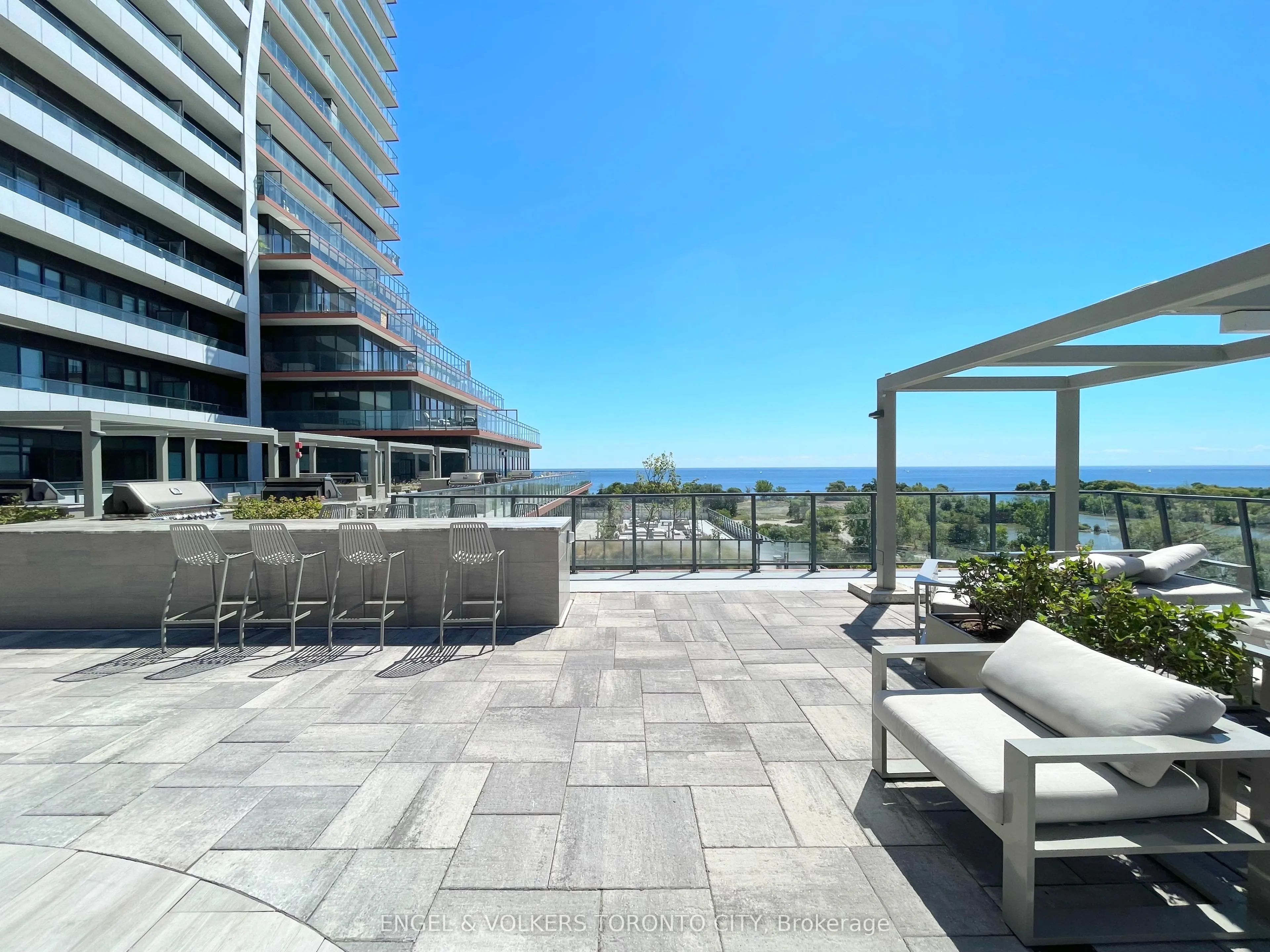 30 Shore Breeze Drive #2118