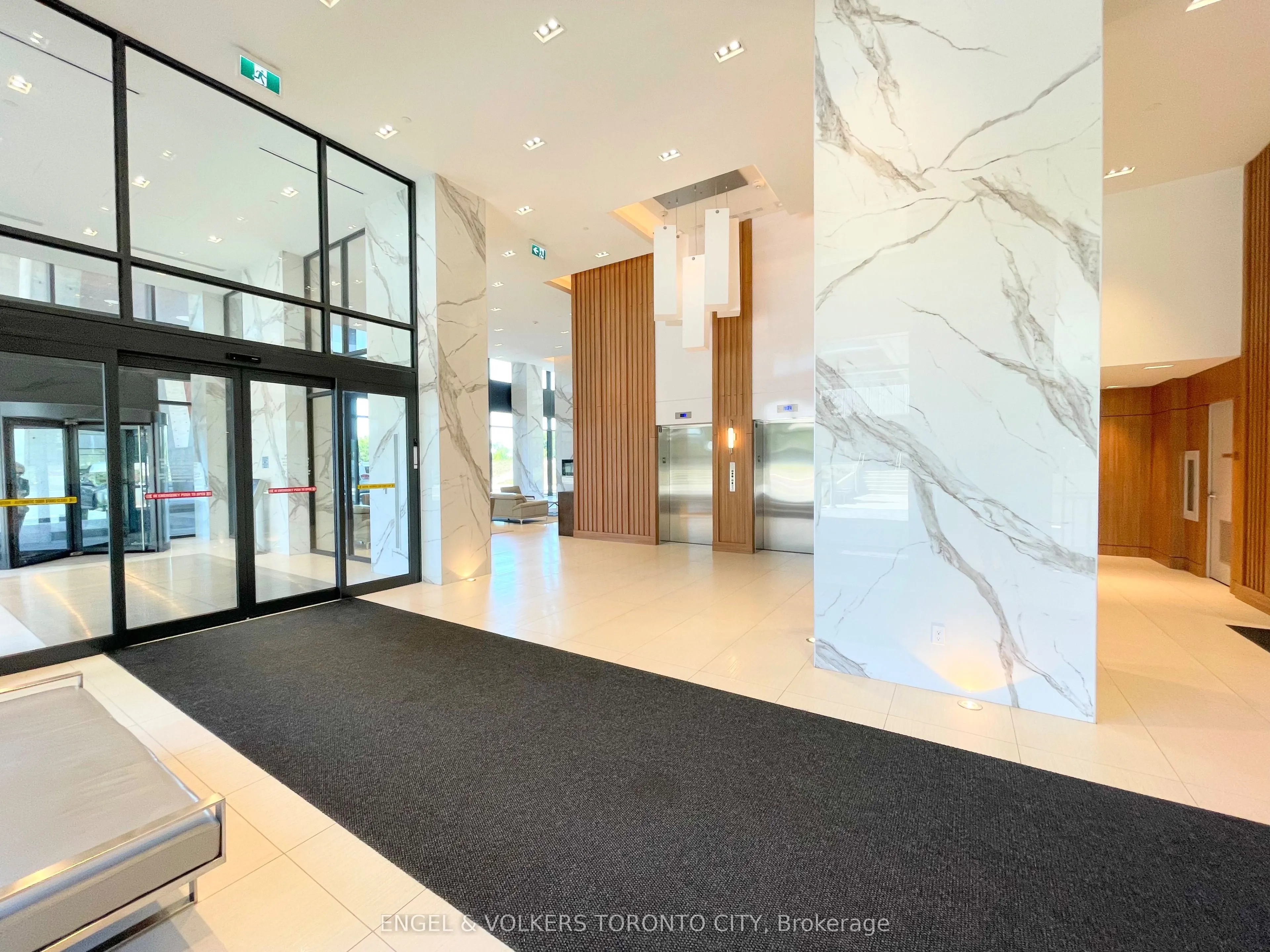 30 Shore Breeze Drive #2118