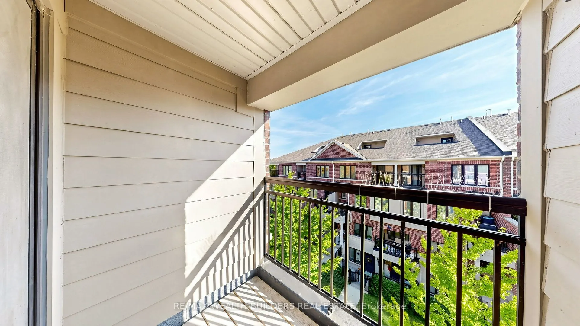 40 Carnation Avenue #115