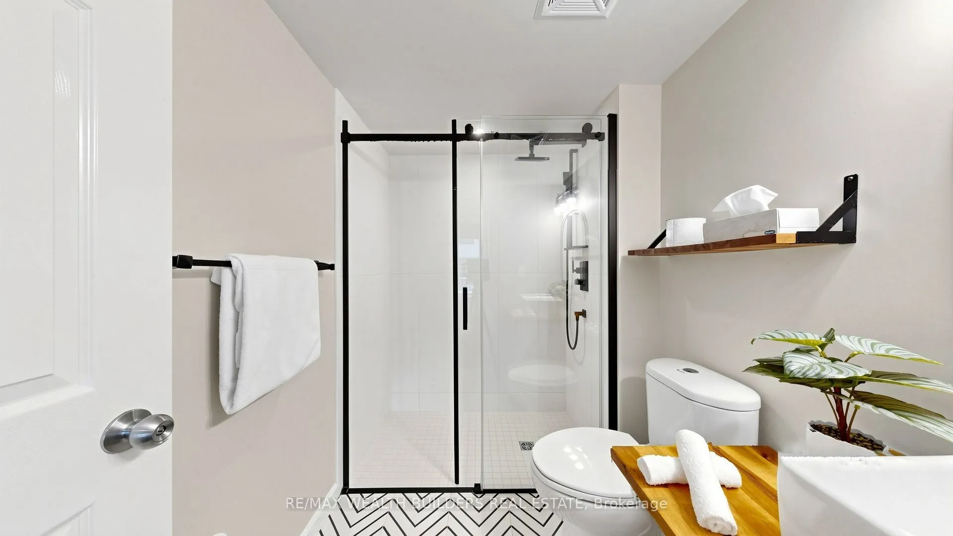 40 Carnation Avenue #115
