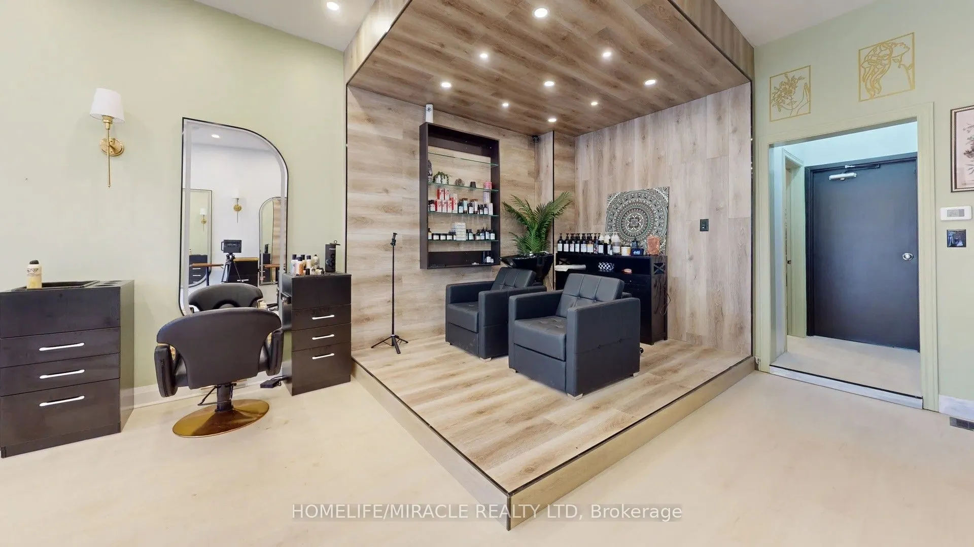 2346 Lakeshore Road W