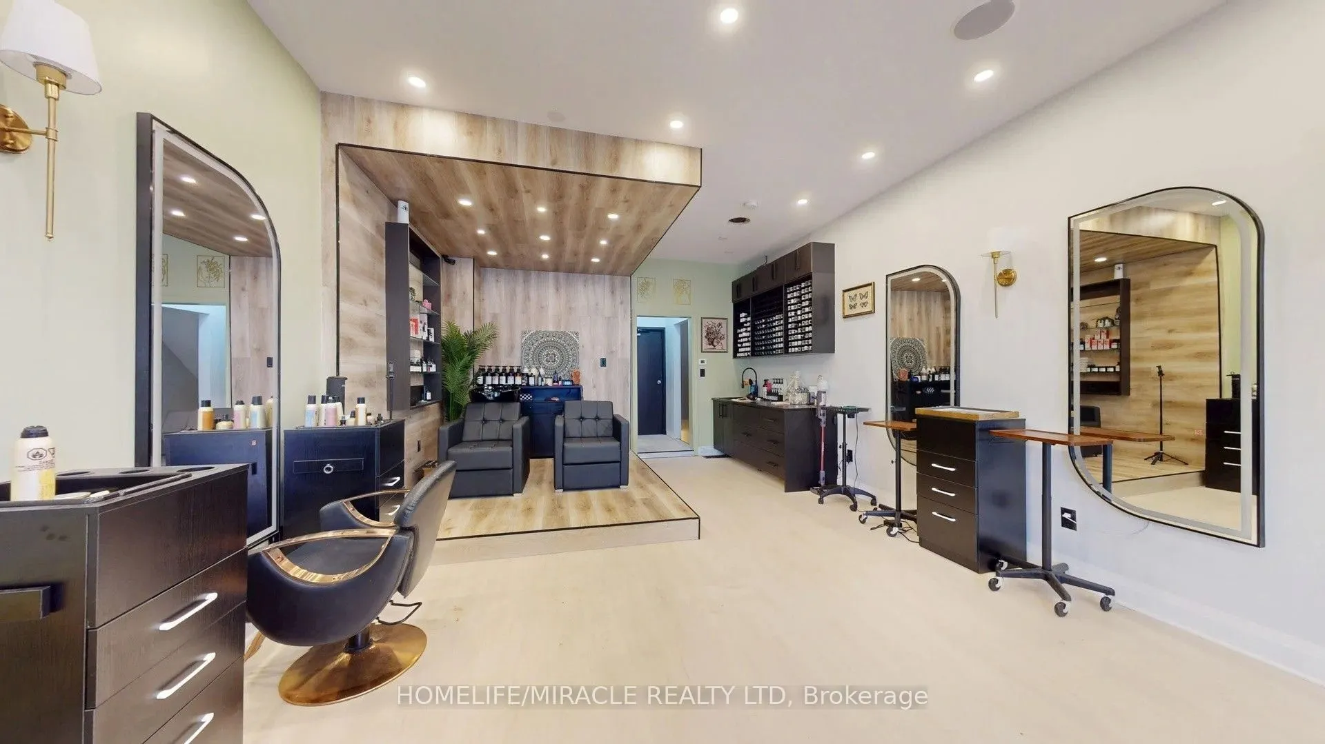 2346 Lakeshore Road W