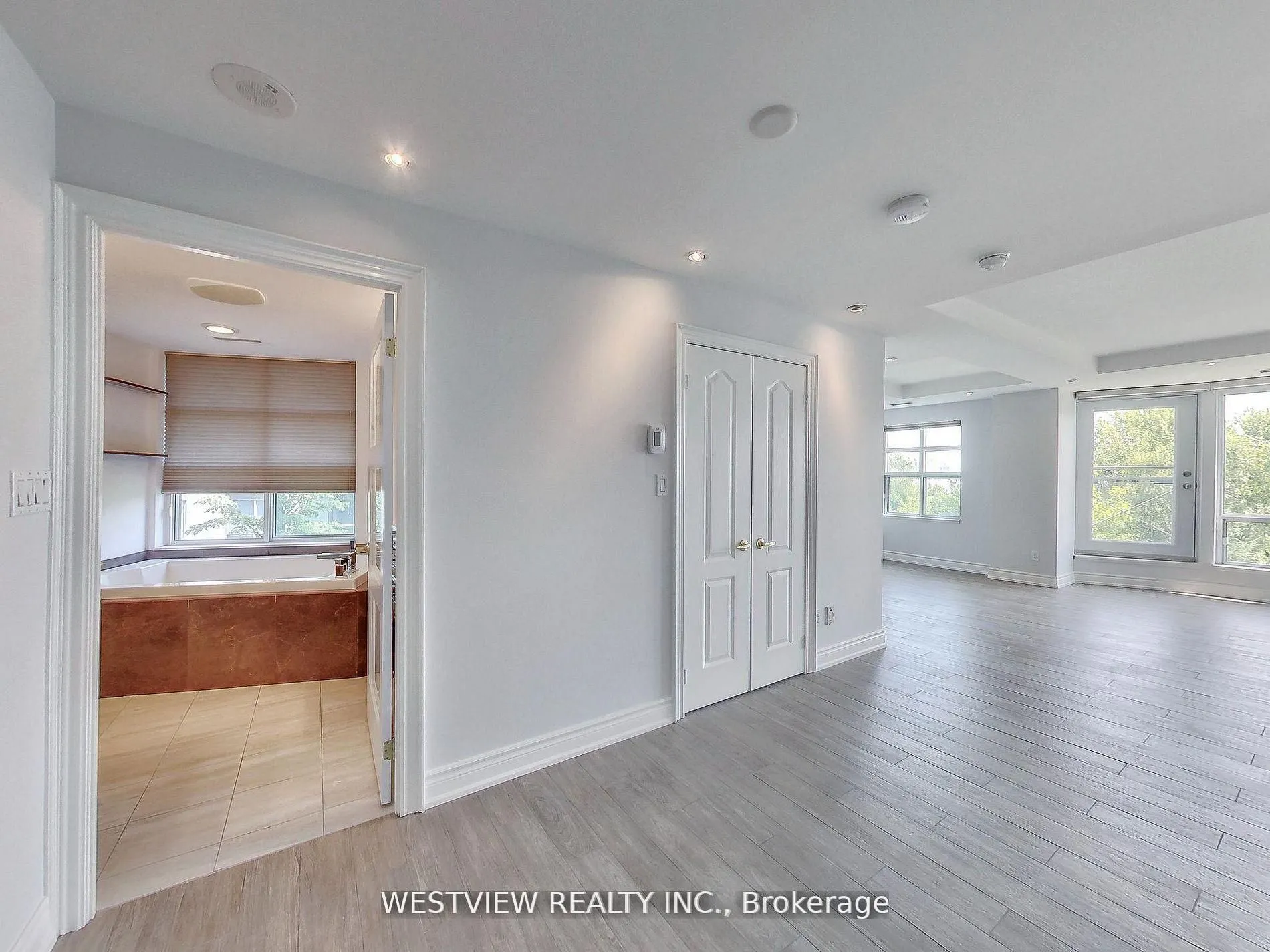 2111 Lake Shore Boulevard W #116