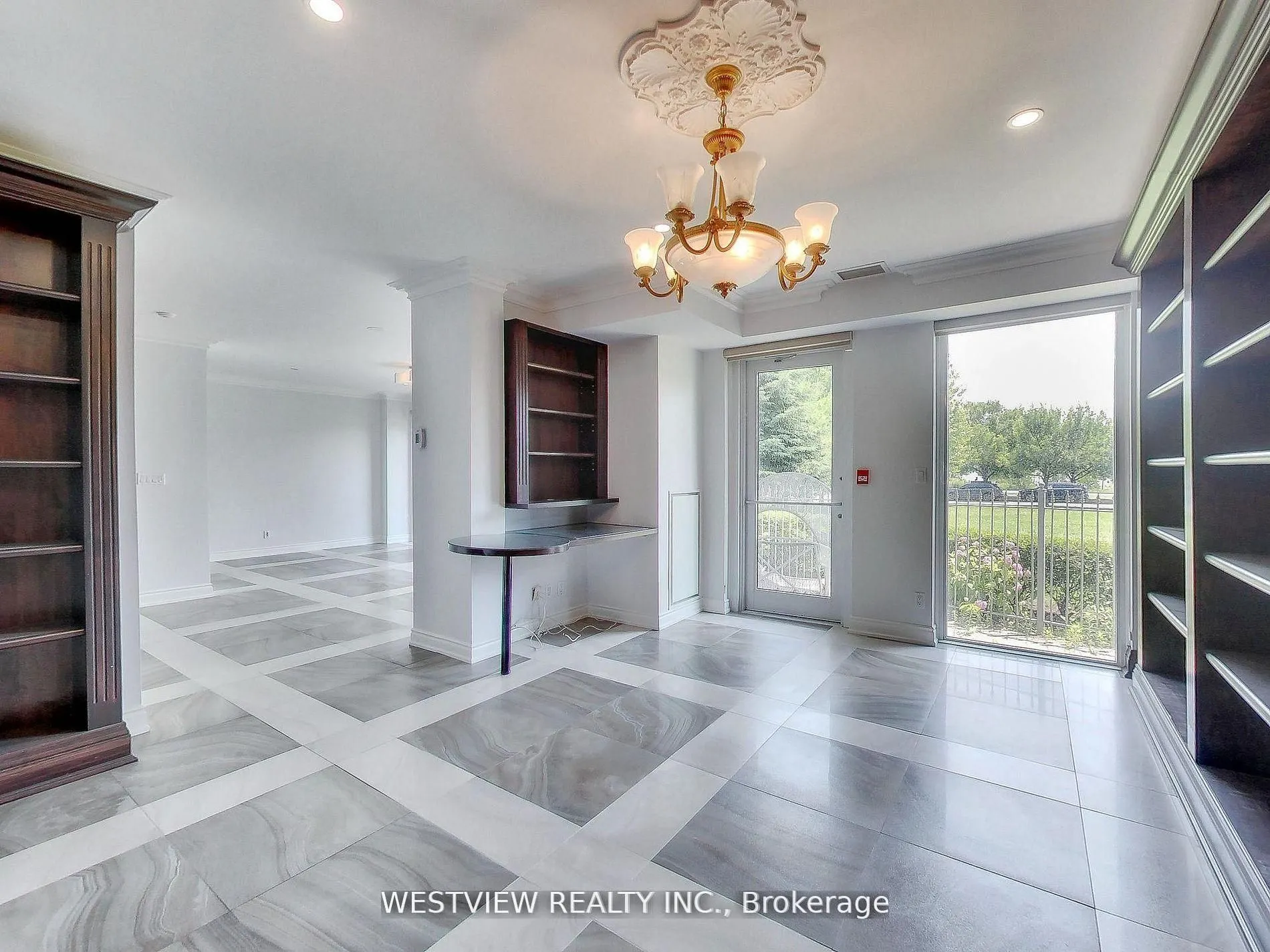 2111 Lake Shore Boulevard W #116
