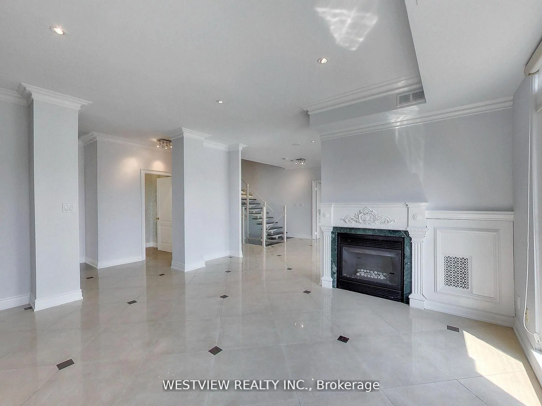 2111 Lake Shore Boulevard W #116