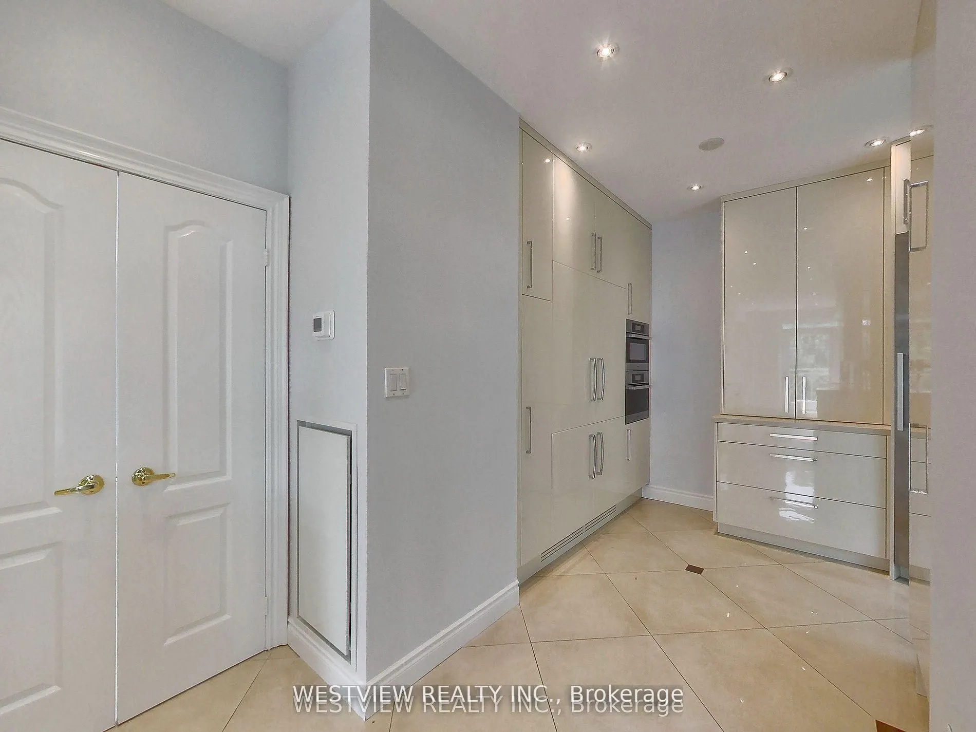 2111 Lake Shore Boulevard W #116
