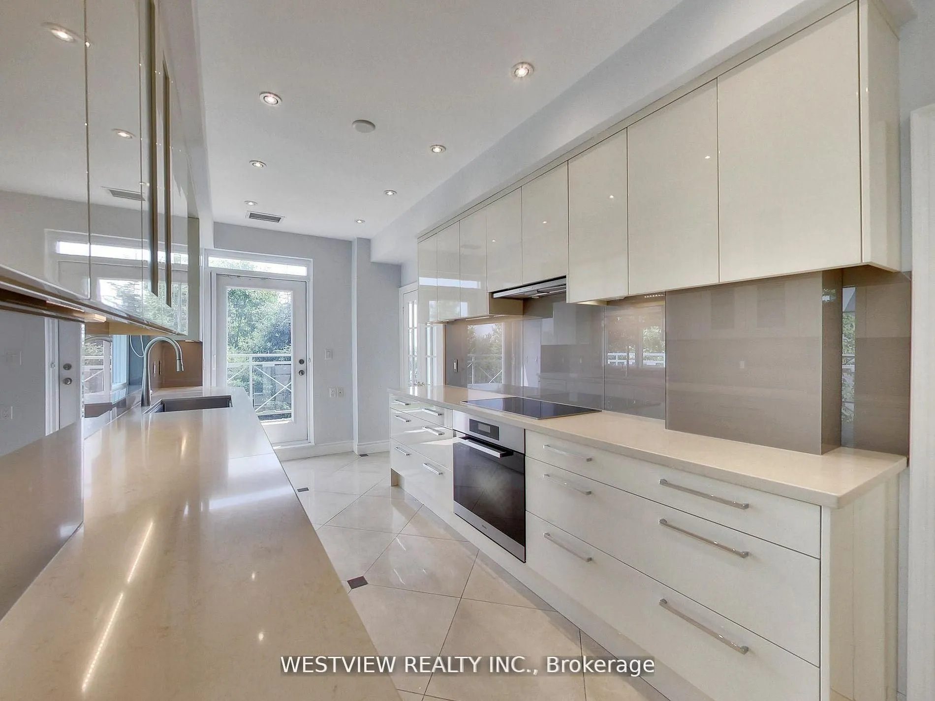 2111 Lake Shore Boulevard W #116