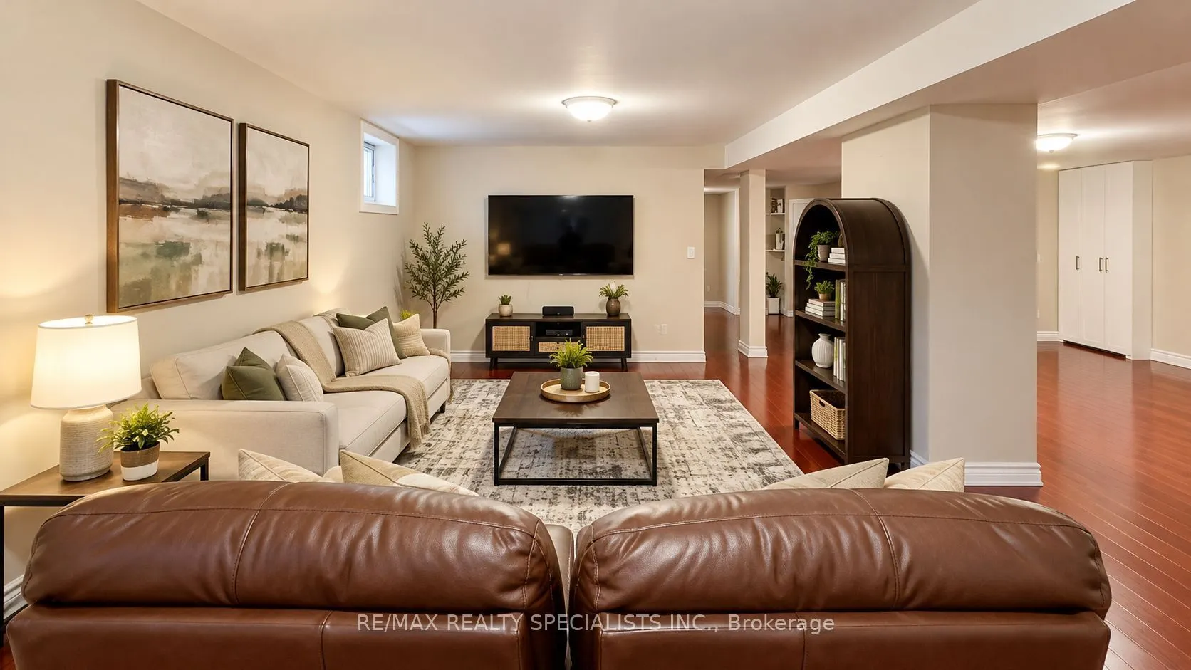 5929 Leeside Crescent