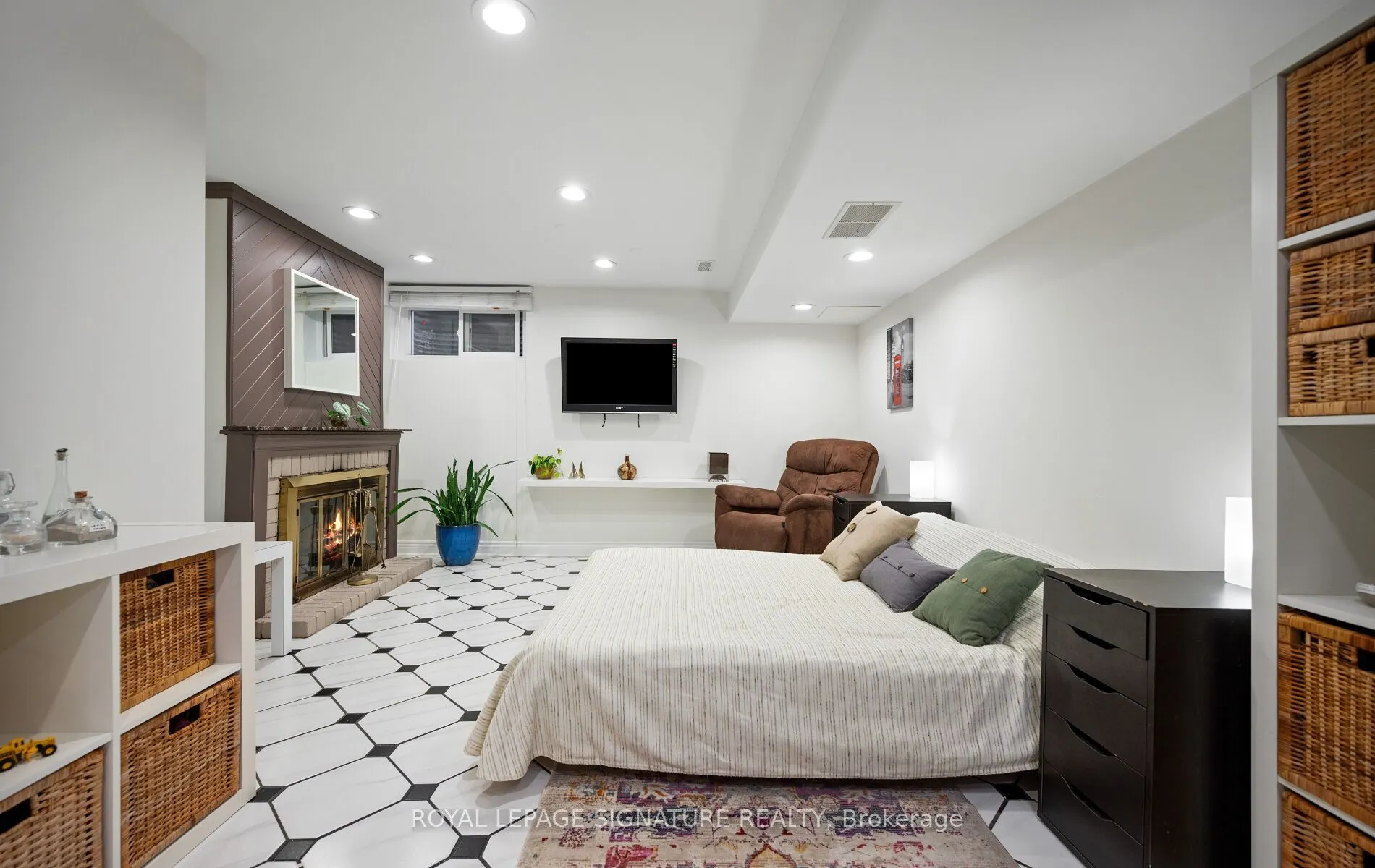 3160 Dundas Street