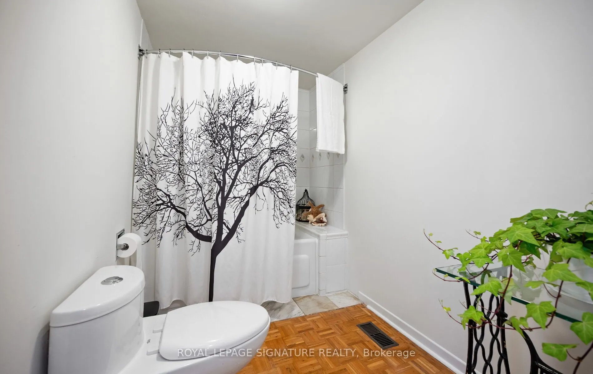 3160 Dundas Street