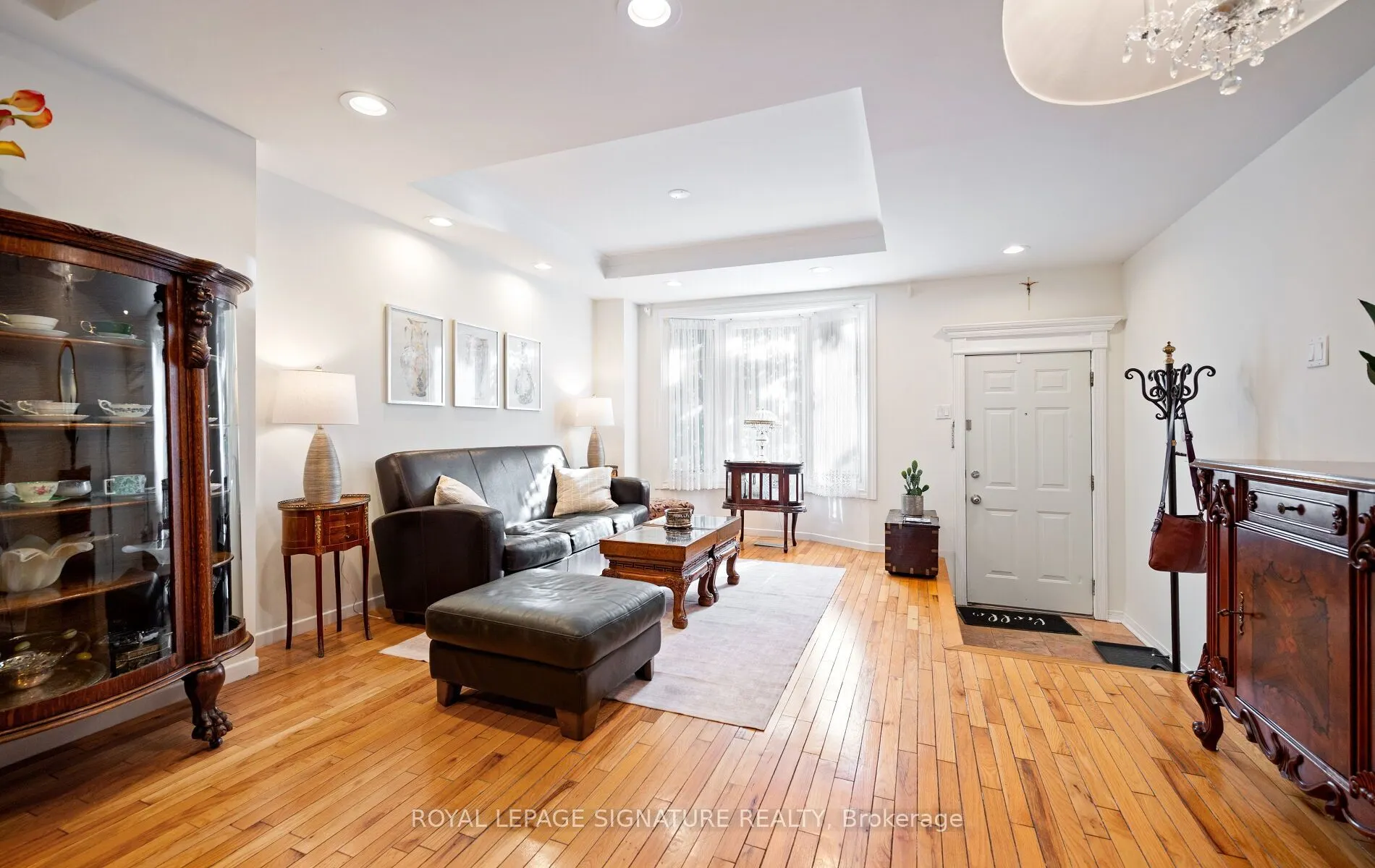 3160 Dundas Street