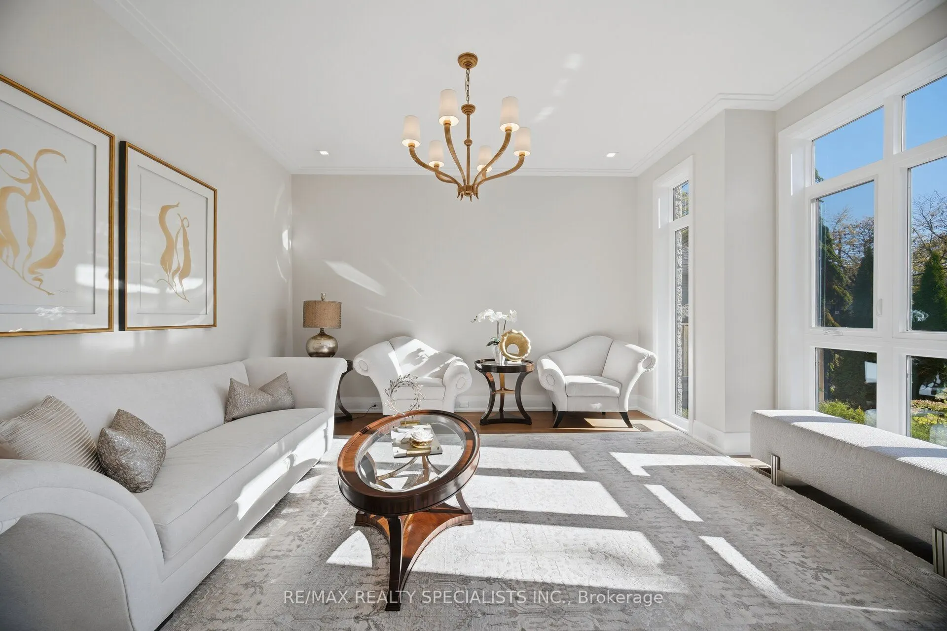 2107 Lakeshore Road W