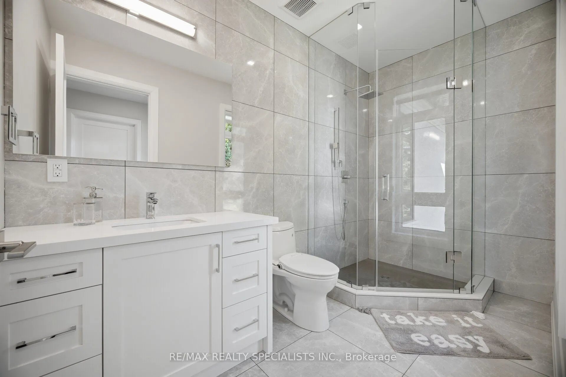 2107 Lakeshore Road W