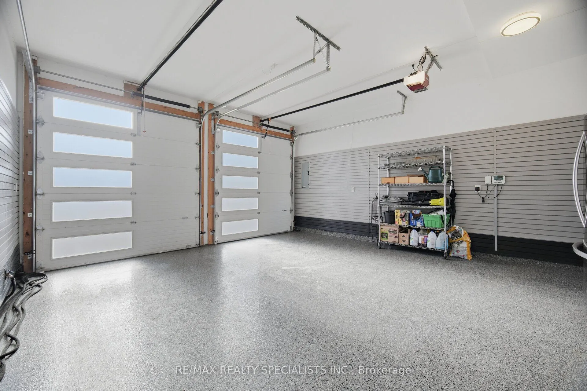 2107 Lakeshore Road W