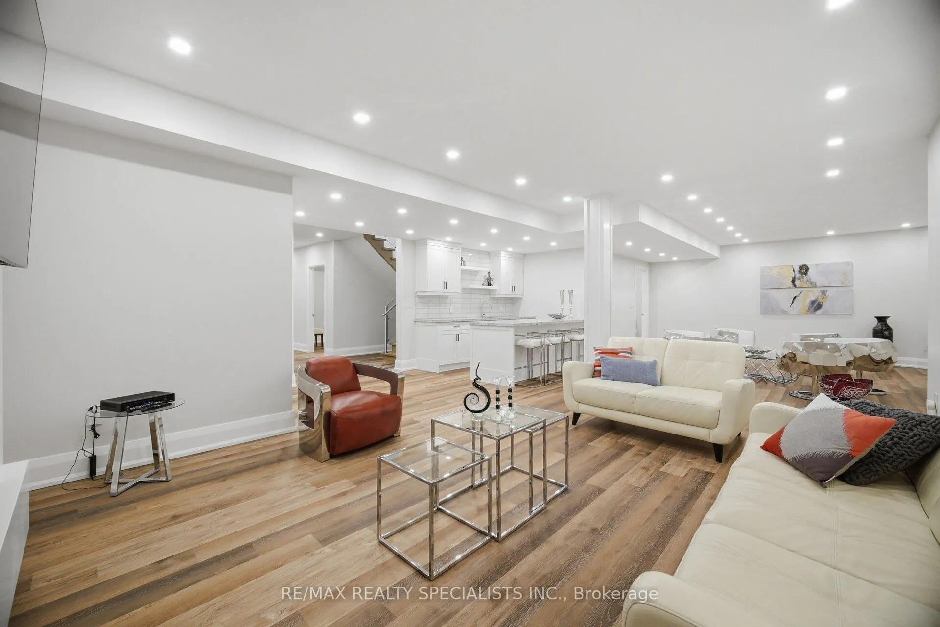 2107 Lakeshore Road W