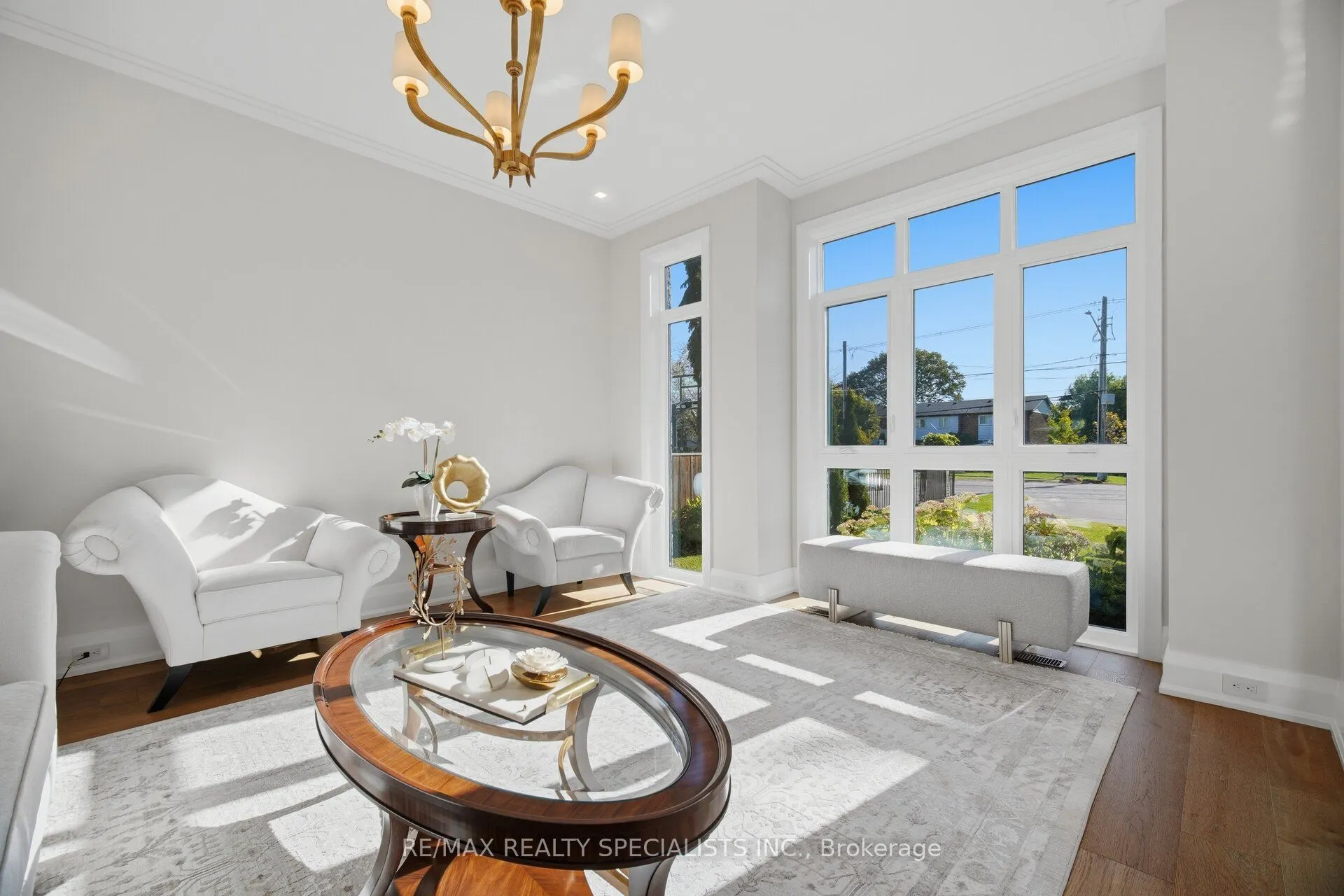 2107 Lakeshore Road W