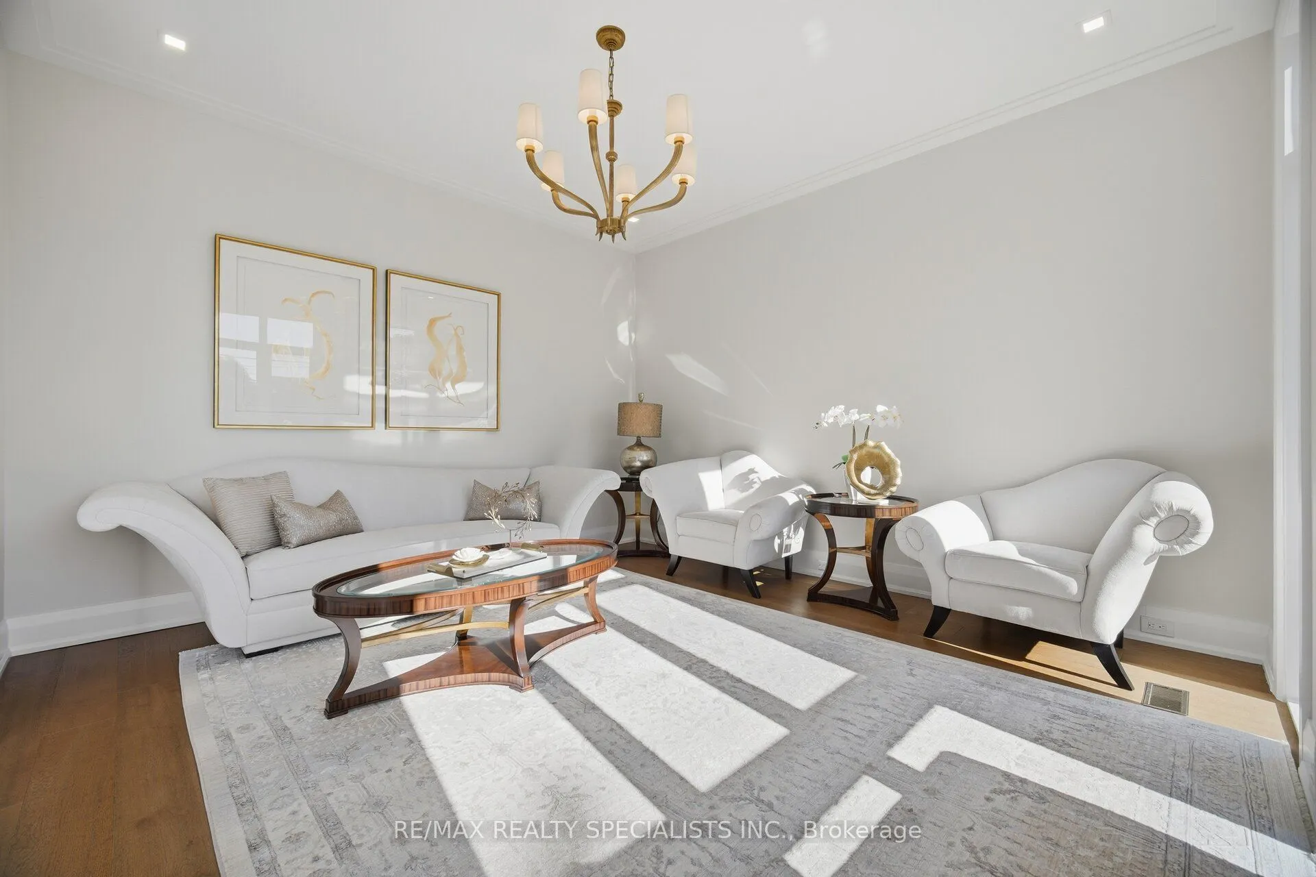 2107 Lakeshore Road W
