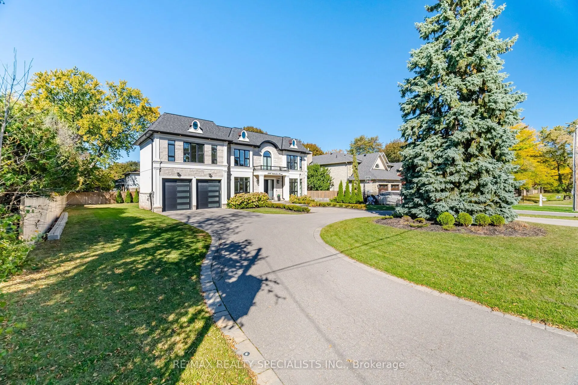2107 Lakeshore Road W