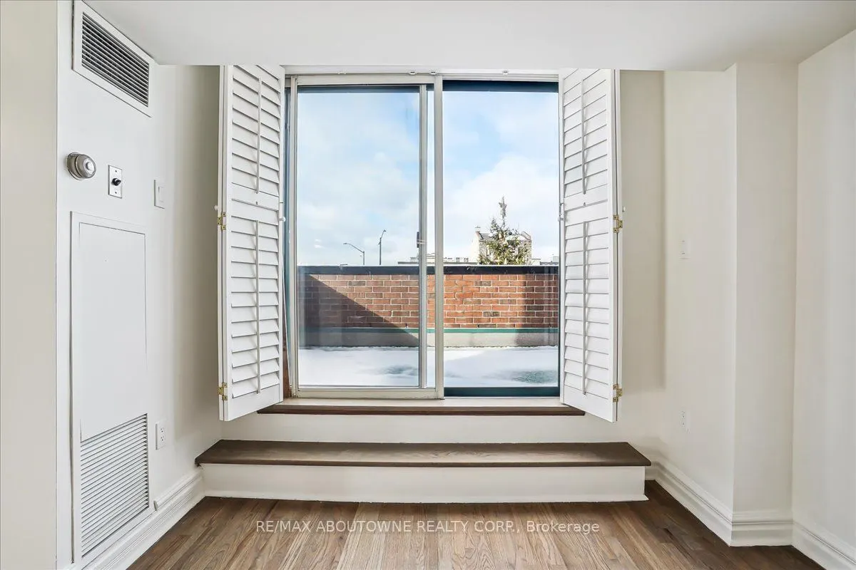221 Robinson Street #215