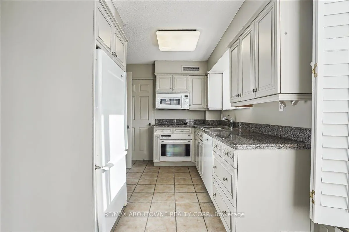 221 Robinson Street #215