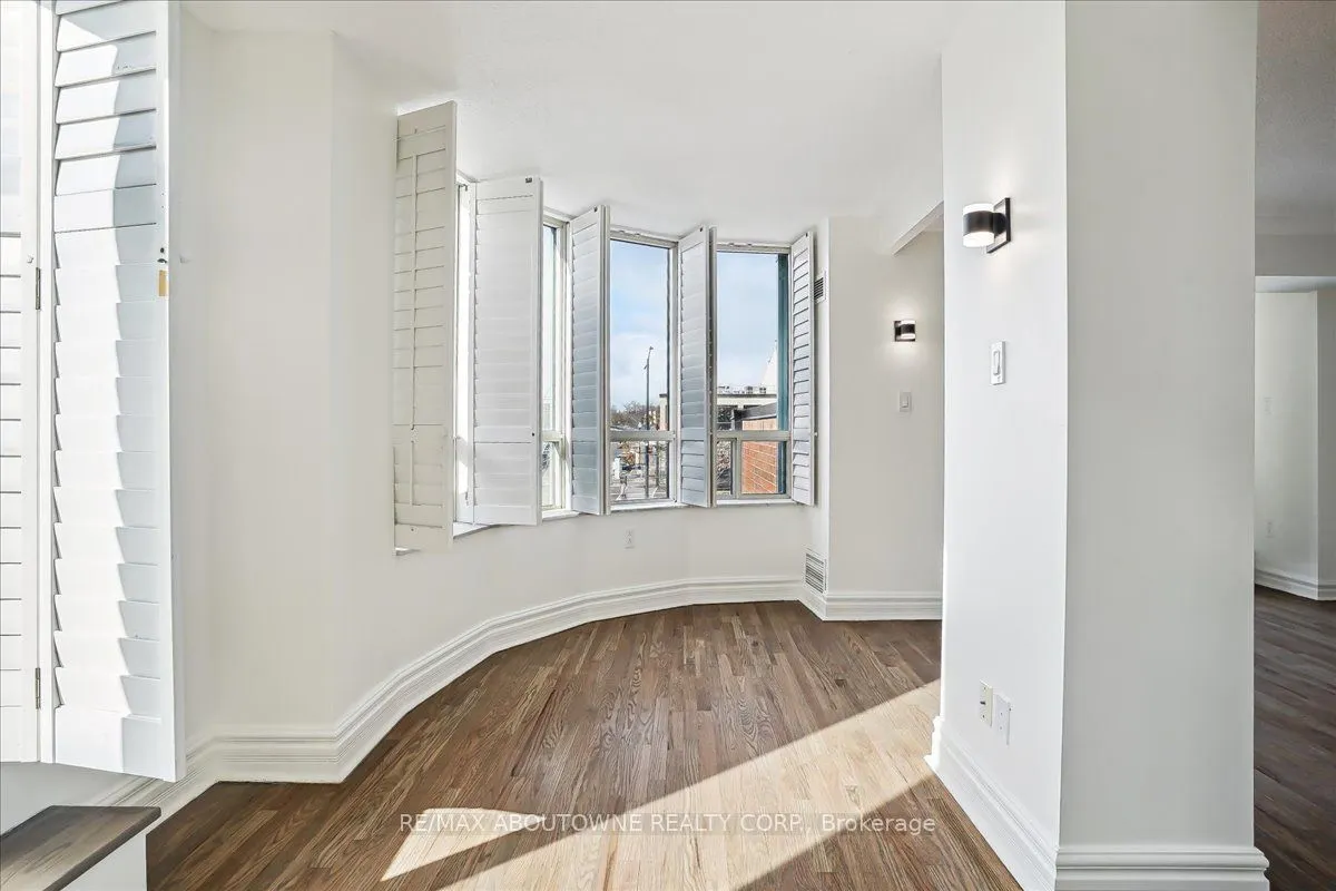 221 Robinson Street #215