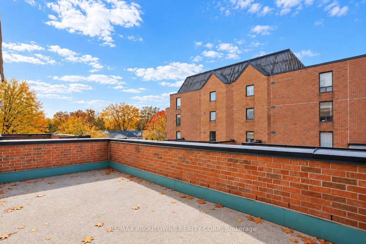 221 Robinson Street #215