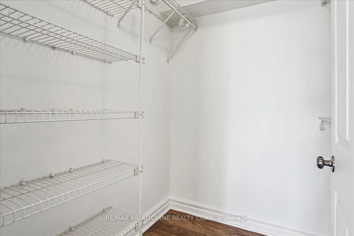 221 Robinson Street #215