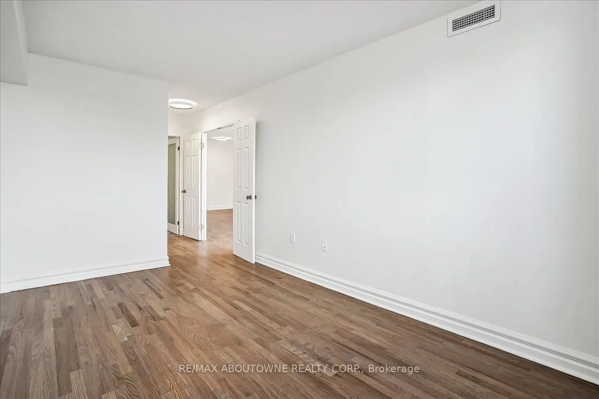 221 Robinson Street #215