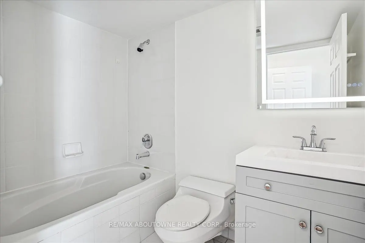 221 Robinson Street #215