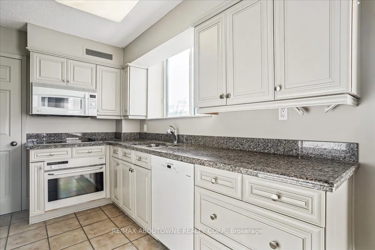 221 Robinson Street #215