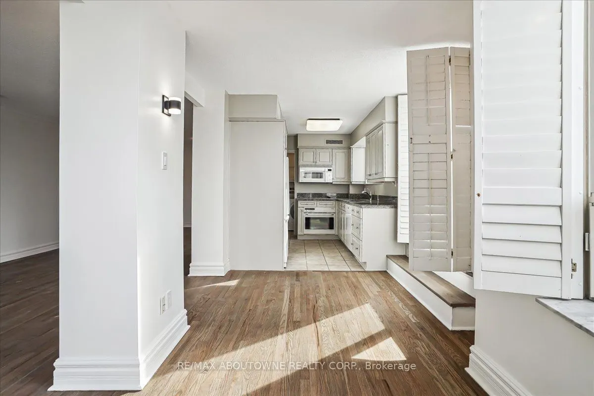 221 Robinson Street #215