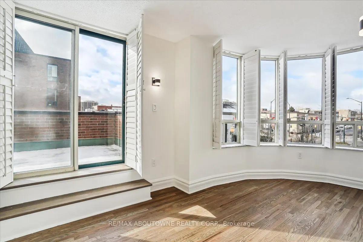 221 Robinson Street #215