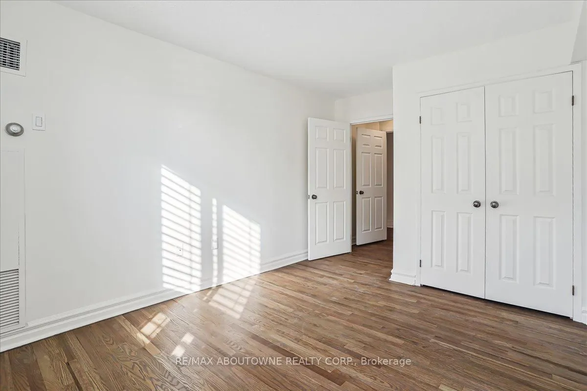 221 Robinson Street #215