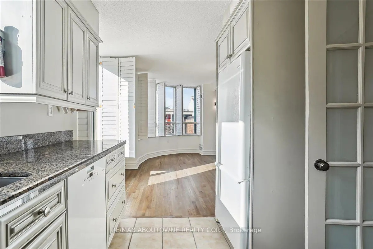 221 Robinson Street #215