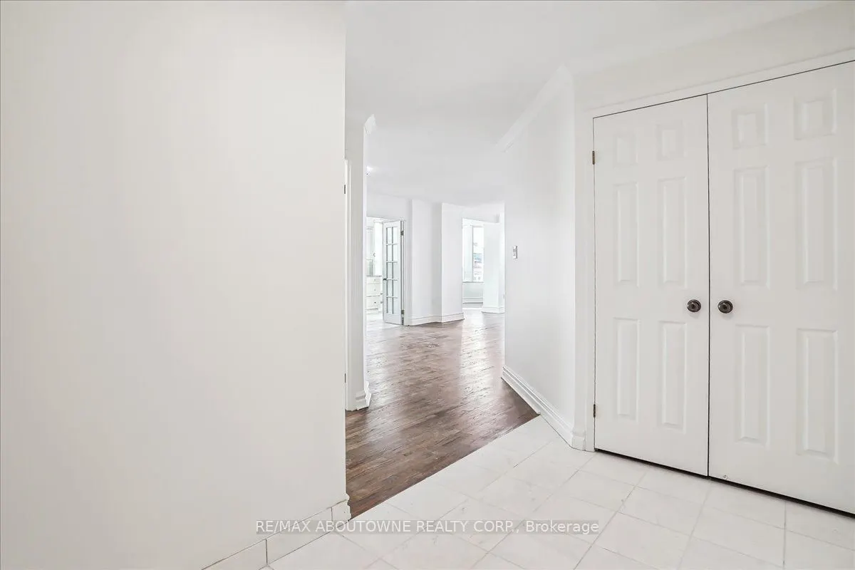 221 Robinson Street #215
