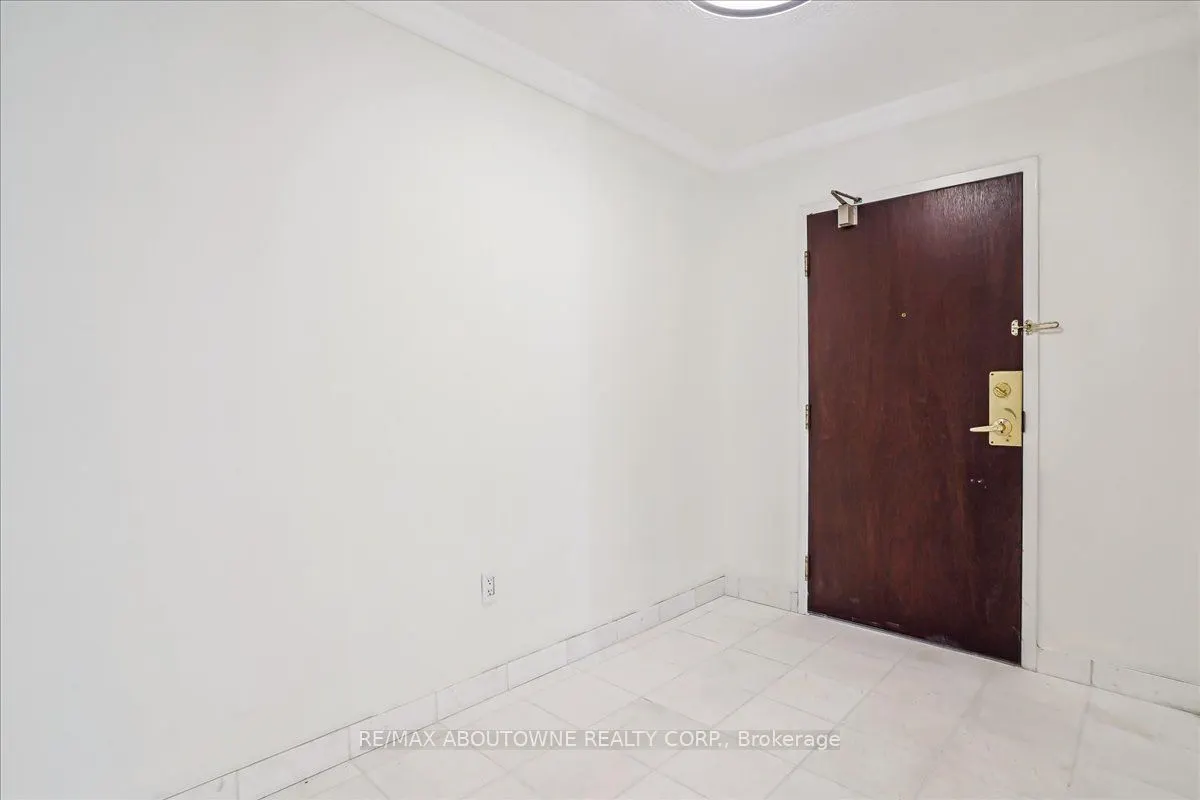 221 Robinson Street #215