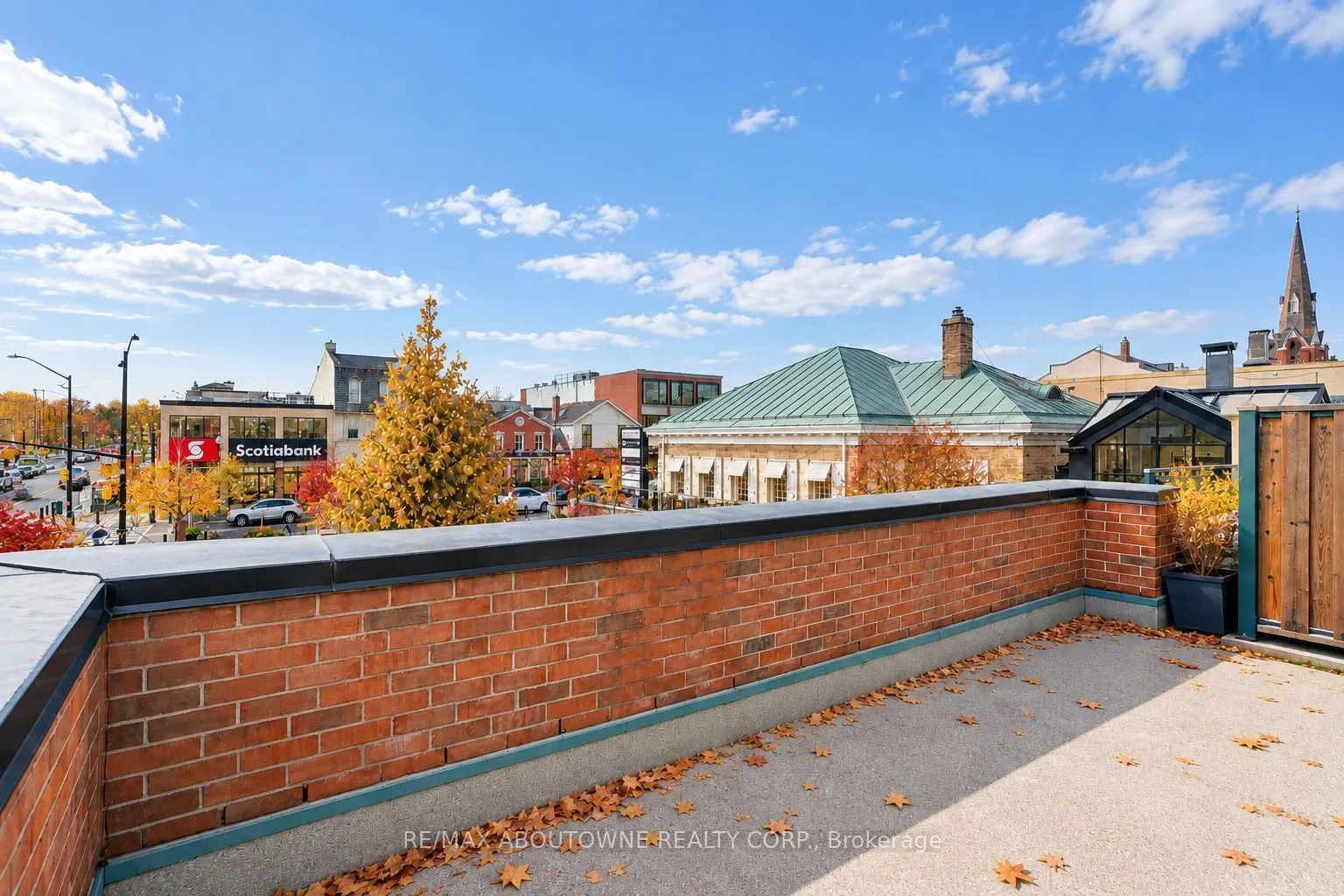 221 Robinson Street #215