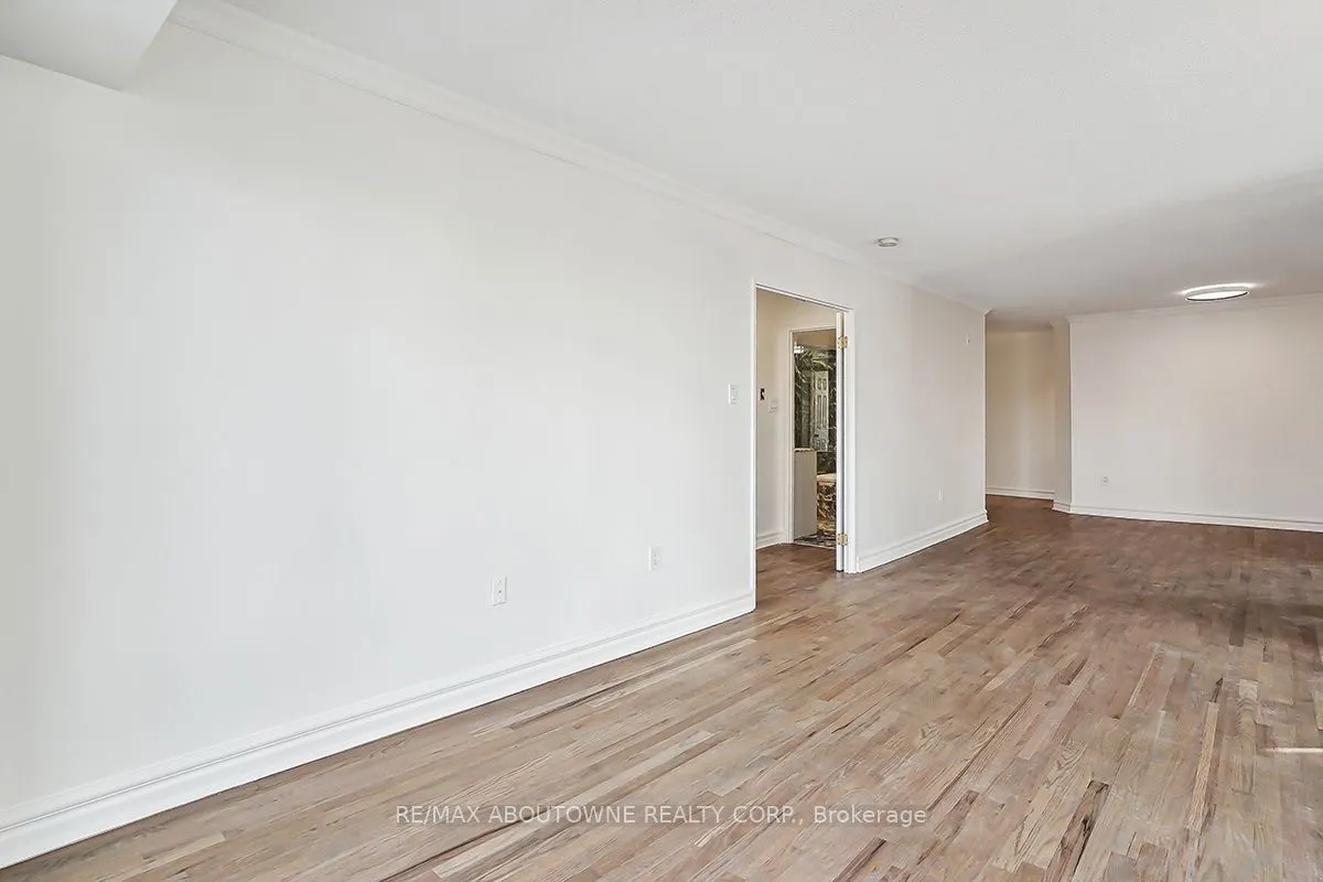 221 Robinson Street #215
