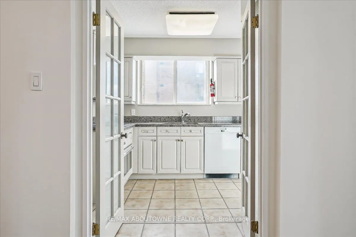 221 Robinson Street #215