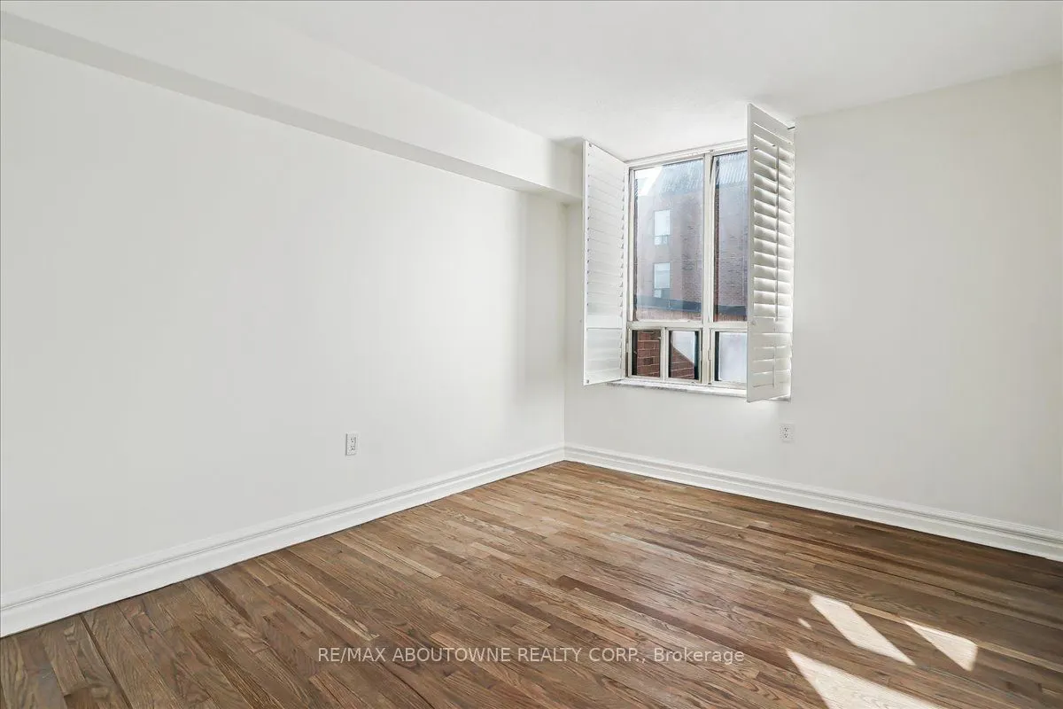 221 Robinson Street #215