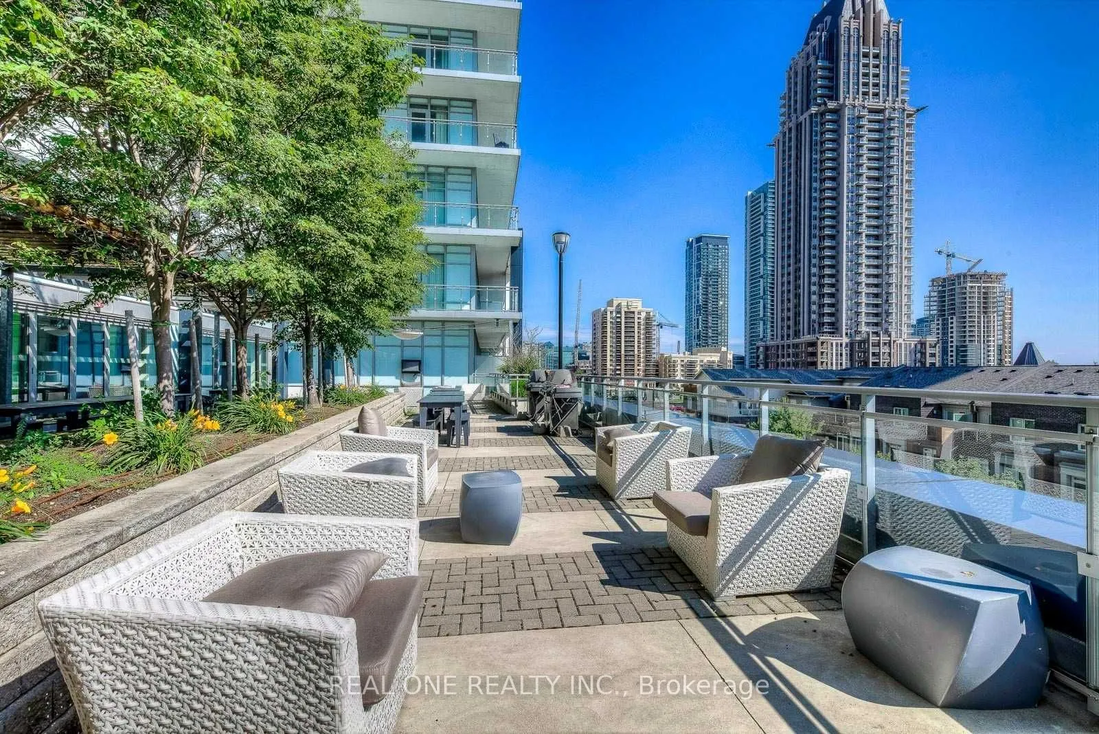 365 Prince Of Wales Drive #2208
