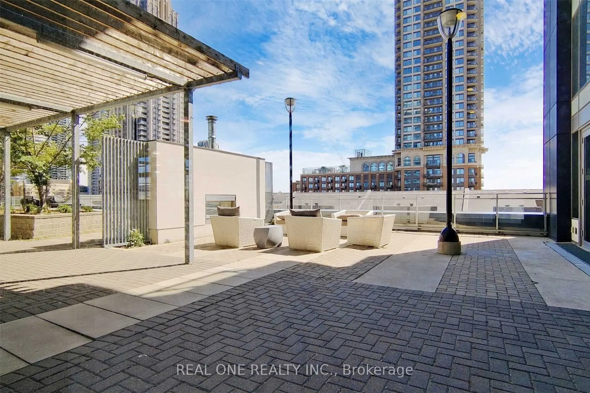 365 Prince Of Wales Drive #2208
